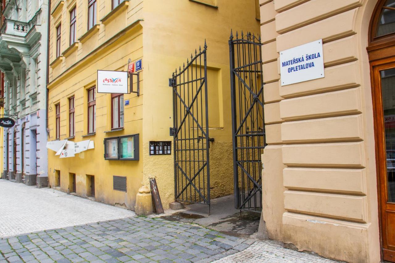 פראג Hostel Mandarinka מראה חיצוני תמונה